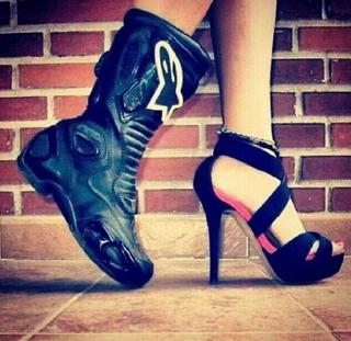 Maddalena Corvaglia feet photo thumbnail