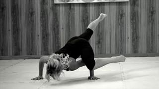 Maddalena Corvaglia feet photo thumbnail