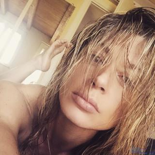 Maddalena Corvaglia feet photo thumbnail