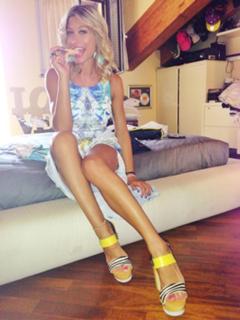 Maddalena Corvaglia feet photo thumbnail