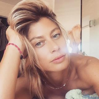 Maddalena Corvaglia feet photo thumbnail