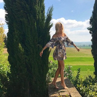 Maddalena Corvaglia feet photo thumbnail