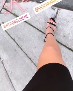 Maddalena Corvaglia feet photo thumbnail