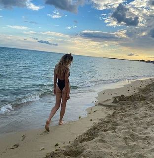 Maddalena Corvaglia feet photo thumbnail