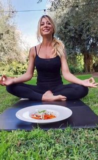 Maddalena Corvaglia feet photo thumbnail