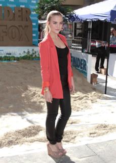 Maddie Hasson feet photo 6