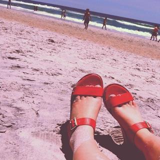Maddie Hasson feet photo 4