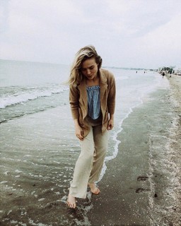Maddie Hasson feet photo 16