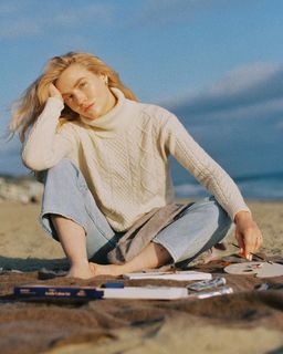 Maddie Hasson feet photo 11