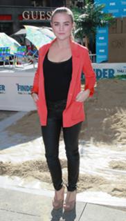 Maddie Hasson feet photo 3