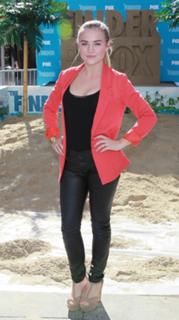 Maddie Hasson feet photo 14