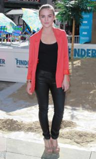 Maddie Hasson feet photo 12