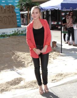Maddie Hasson feet photo 11