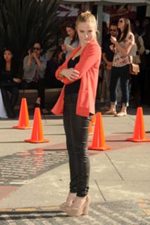 Maddie Hasson feet photo 9