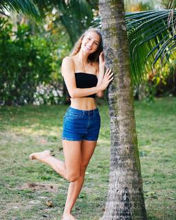 Maddie Lymburner feet photo 9