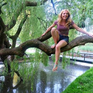 Maddie Moate feet photo 4