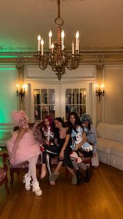 Maddie Phillips feet photo thumbnail