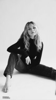 Maddie Ziegler feet photo thumbnail