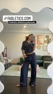 Maddie Ziegler feet photo thumbnail