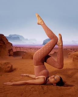 Maddie Ziegler feet photo thumbnail