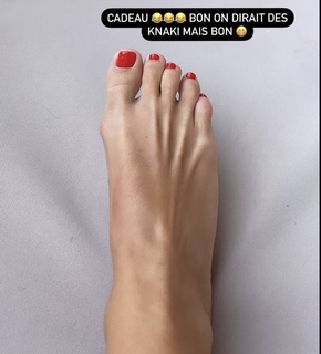 Maddy Burciaga feet photo 11