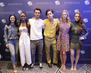 Madelaine Petsch feet photo thumbnail