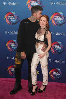 Madelaine Petsch feet photo thumbnail