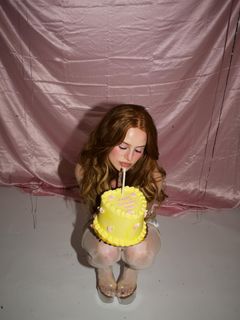 Madelaine Petsch feet photo thumbnail