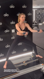 Madeleine Arthur feet photo 10