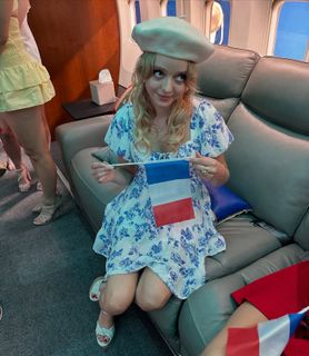 Madeleine Arthur feet photo 12