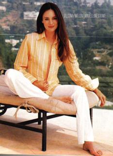 Madeleine Stowe feet photo thumbnail