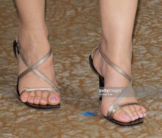 Madeleine Stowe feet photo thumbnail