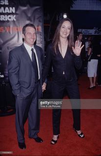 Madeleine Stowe feet photo thumbnail