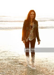 Madeleine Stowe feet photo thumbnail
