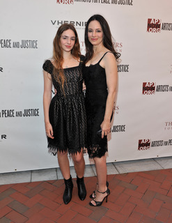 Madeleine Stowe feet photo thumbnail