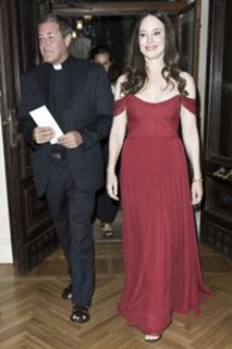 Madeleine Stowe feet photo thumbnail
