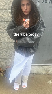 Madeline Argy feet photo thumbnail