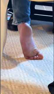 Madeline Argy feet photo 10