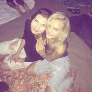 Madeline Brewer feet photo thumbnail