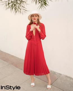 Madeline Brewer feet photo thumbnail
