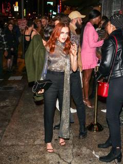 Madeline Brewer feet photo thumbnail
