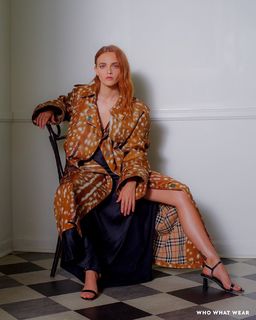 Madeline Brewer feet photo thumbnail