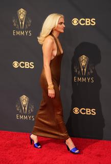 Madeline Brewer feet photo thumbnail