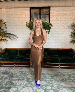 Madeline Brewer feet photo thumbnail