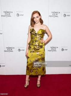 Madeline Brewer feet photo thumbnail