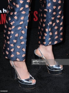 Madeline Brewer feet photo thumbnail