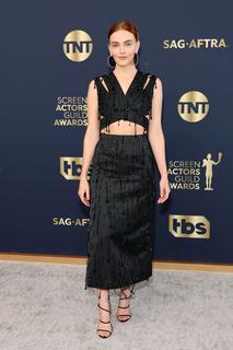 Madeline Brewer feet photo thumbnail
