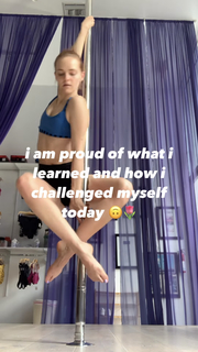 Madeline Brewer feet photo thumbnail