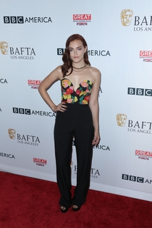 Madeline Brewer feet photo thumbnail