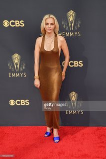 Madeline Brewer feet photo thumbnail
